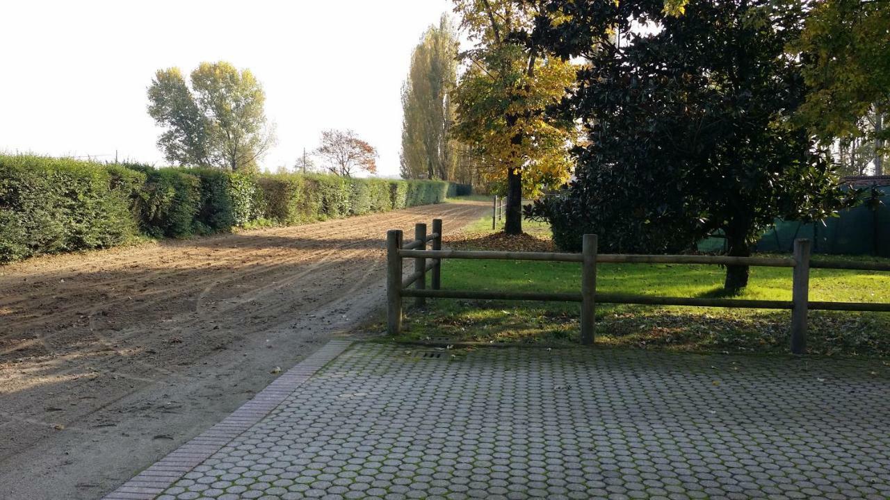 Scuderia 100 pertiche Villa Villanterio Esterno foto